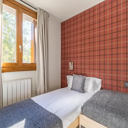 Stone In Near Scenic Lake, Cleaning Included Apartman