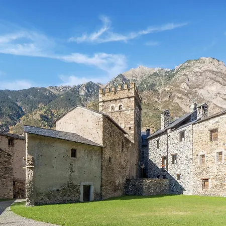 Stone In Near Scenic Lake, Cleaning Included *