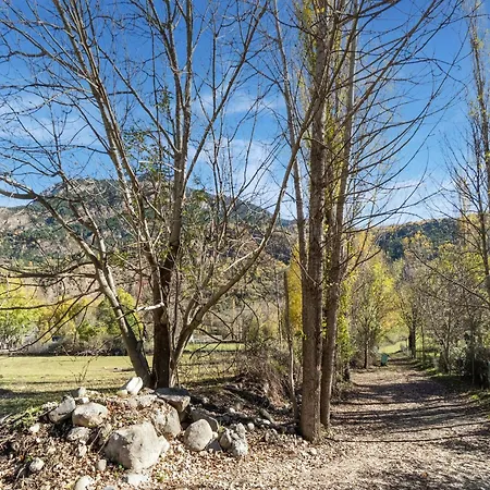 Stone In Near Scenic Lake, Cleaning Included Apartman *