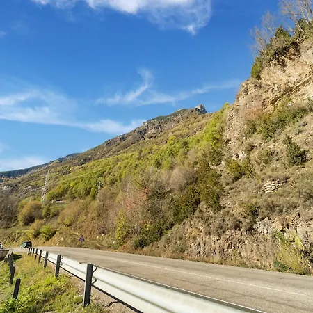 Stone In Near Scenic Lake, Cleaning Included Apartman *